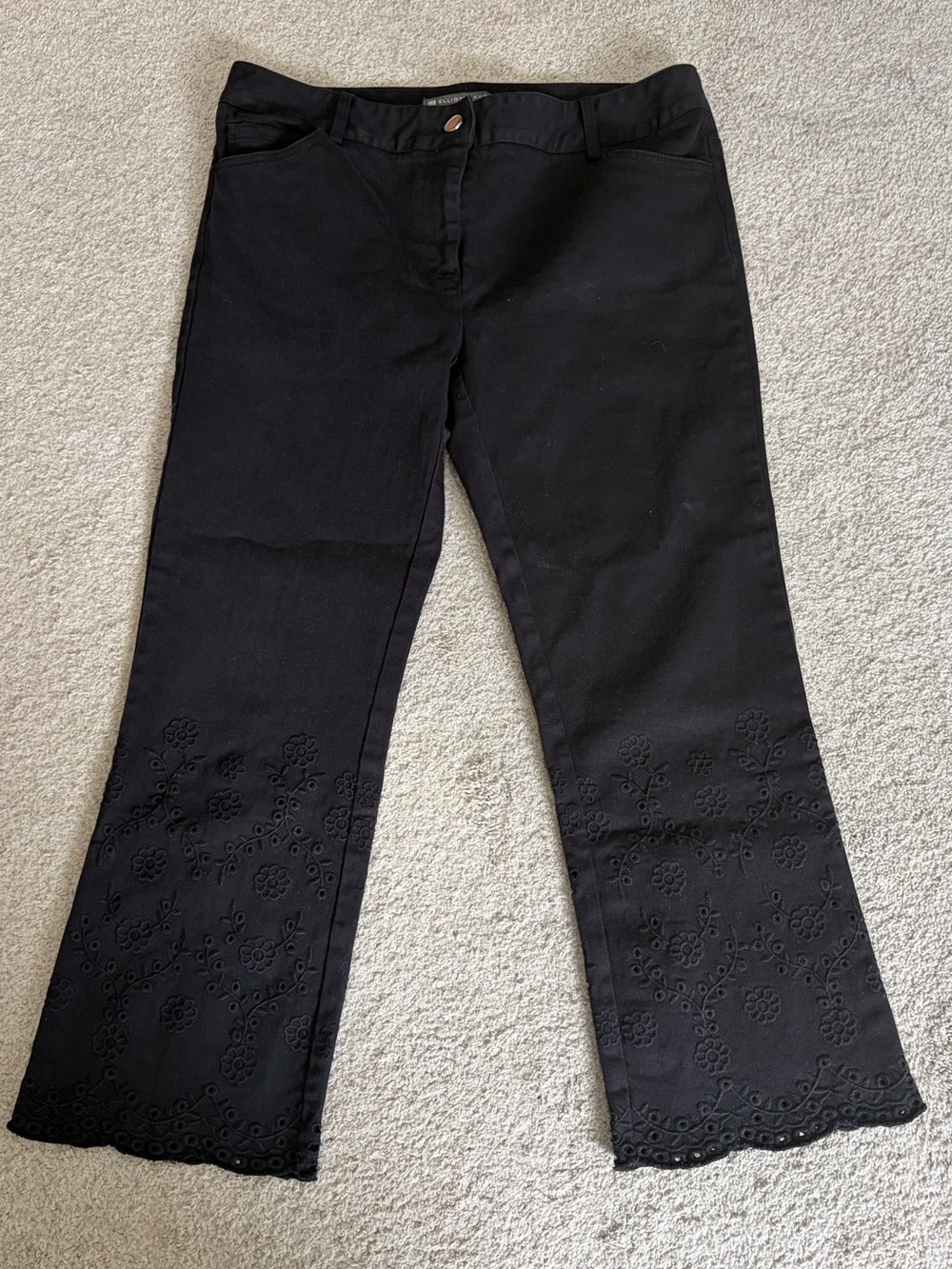 Elliott Lauren Straight Pants with Embroidered Scallop Hem, Women’s Sz. 6 Black